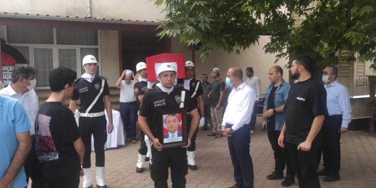 Osmaniye’de emniyet müdürü kansere yenik düştü