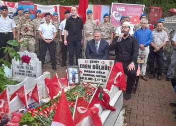 Şehit Eren Bülbül ölüm yıl dönümünde mezarı başında anıldı