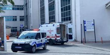 Kocaeli’de tartıştığı komşusunun kafasında bardak kırdı