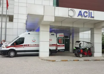 Dinlenme tesisinde ayağına yorgun mermi isabet etti