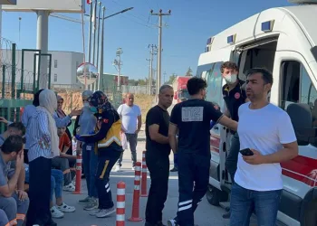 Kocaeli’de fabrika yangınında 6 işçi dumandan etkilendi