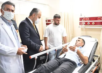 Aktaş’tan otobüs kazasında yaralananlara ziyaret
