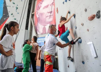 Nilüfer’de çocuklar tırmanış sporuyla tanışıyor