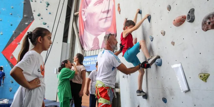 Nilüfer’de çocuklar tırmanış sporuyla tanışıyor