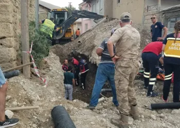 Erzincan’da bir işçi göçük altında kaldı