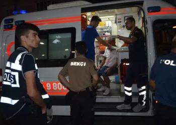 Küfür kavgasında birbirlerini yaraladılar