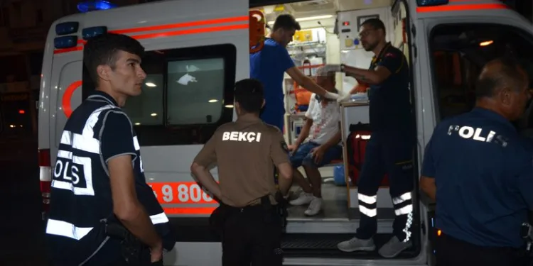 Küfür kavgasında birbirlerini yaraladılar