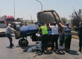 Antalya’da traktörle otomobil çarpıştı
