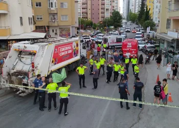 Çöp kamyonunun altında kalan çocuk öldü