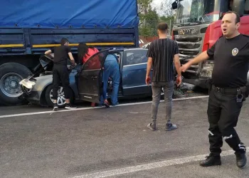 Freni boşalan TIR, zincirleme kazaya neden oldu