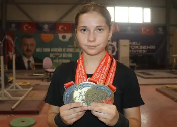 Avrupa şampiyonu milli halterci, başarısını yineledi