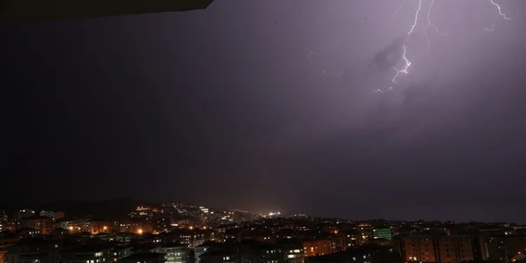 Marmara Denizi’nde gece gündüze döndü