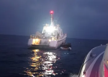 İzmir açıklarında 48 düzensiz göçmen yakalandı