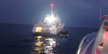 İzmir açıklarında 48 düzensiz göçmen yakalandı