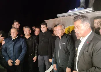 Kılıçdaroğlu Kocatepe yürüyüşünü tamamladı