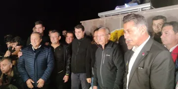 Kılıçdaroğlu Kocatepe yürüyüşünü tamamladı