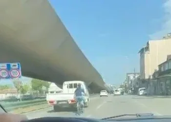 Bursa’da tehlikeli bisiklet yolculuğu