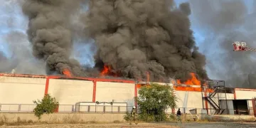 Uşak’ta fabrika yangını! Müdahale sürüyor