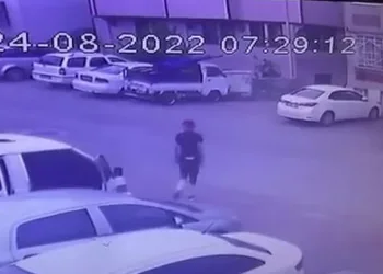 Bursa’da kamyonette aradıklarını bulamayınca eve girdiler