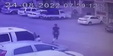 Bursa’da kamyonette aradıklarını bulamayınca eve girdiler