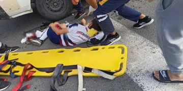 Kaldırımdan yürürken ayağının üzerinden otomobil geçti