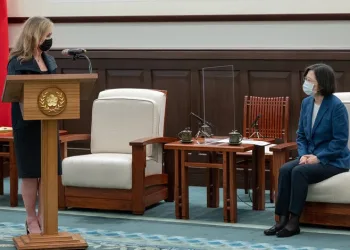 ABD’li Senatör Tayvan lideriyle görüştü