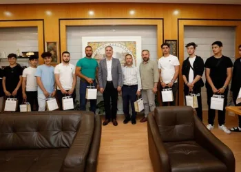 İngiltere’deki Türk ailelerin çocukları Başkan Taban’la buluştu