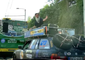 Bursa’da otomobil üzerinde şehir turu