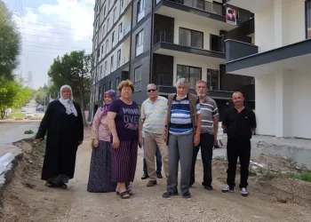 Yeni taşındıkları evlerinde elektriksiz kaldılar