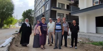 Yeni taşındıkları evlerinde elektriksiz kaldılar
