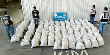 Tarihi operasyon: 2 ton ele geçirildi