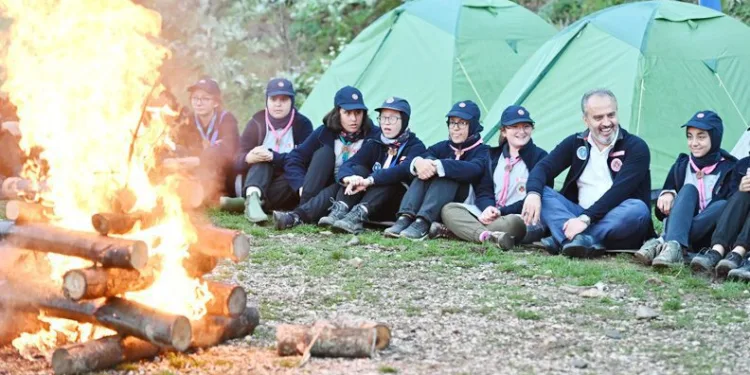 İzcilerin Uludağ eteklerinde kamp keyfi