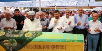 AK Parti İstanbul İl Başkanı Kabaktepe’nin annesi son yolculuğuna uğurlandı