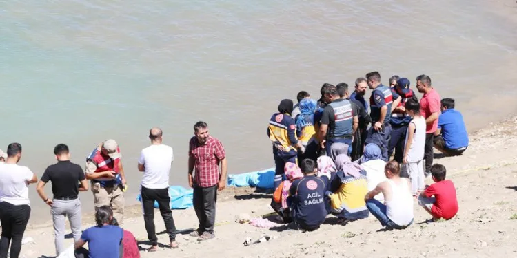 Barajda ablalarını kurtaran kardeşler boğuldu