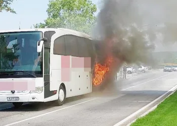 30 yolcunun bulunduğu otobüste can pazarı