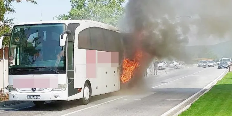 30 yolcunun bulunduğu otobüste can pazarı