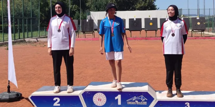 Bursa Büyükşehirli okçulardan tam isabet