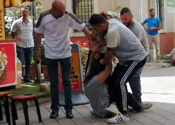 Samsun’da kadınların sokak ortasında kıskançlık kavgası