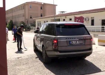 Gülşen’in tahliye kararı sonrası cezaevi önünde hareketlilik