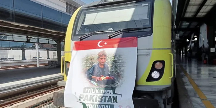 Yardım treni Pakistan’a yola çıktı
