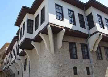 Kahramanmaraş’ın asırlık evleri zamana meydan okuyor