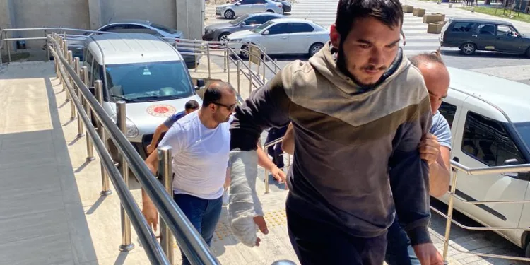 Tanımadığı kadına yumruk atıp dişlerini kırdı