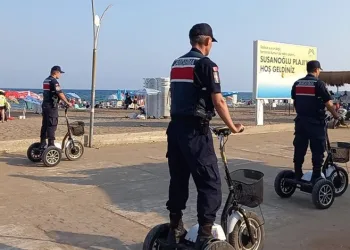 Mersin’de scooterlu jandarma ekipleri devriyede