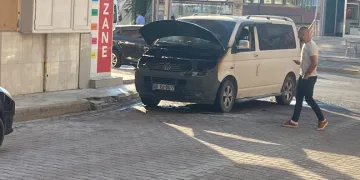 Kocaeli’de seyir halindeki minibüste yangın