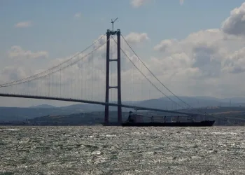 Tahıl gemisi Razoni Çanakkale Boğazı’ndan geçti
