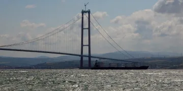 Tahıl gemisi Razoni Çanakkale Boğazı’ndan geçti