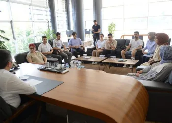 Üniversite kazanan öğrencilerden Başkan Yılmaz’a teşekkür ziyareti