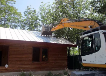 Uludağ eteklerinde kaçak yapı yıkıldı