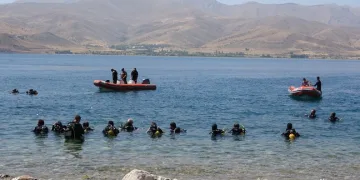 AFAD’dan Van Gölü’nde dalış tatbikatı