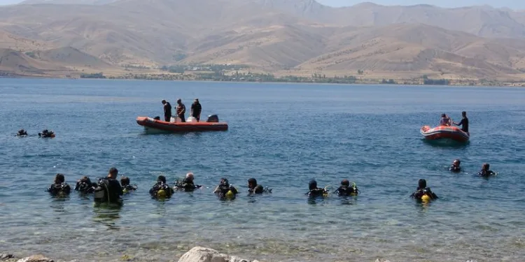 AFAD’dan Van Gölü’nde dalış tatbikatı